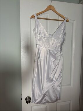superdown White Satin V-Neck Dress